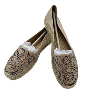 Vince Camuto VC-DALMI Espadrille Flat Women 8M Gold Laser Cut Medallion